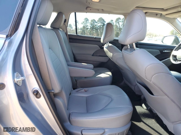 2021 Toyota Highlander XLE with VIN 5TDGZRAH1MS085088, listed as a Copart auction lot 46944205 with 69,506 mi miles and Salvage Title. Bid and sale history available at carsss.com. Image 11.