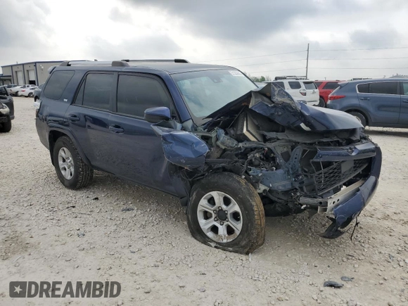 2021 Toyota 4Runner SR5 z VIN JTEMU5JR4M5917821, wystawiony jako Copart lot #51359905 z przebiegiem 77 403 mil mil oraz Szkoda całkowita • Salvage title. Historia ofert i sprzedaży dostępna na DreamBid. Obrazek 4.