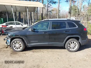 2019 Jeep Cherokee Latitude with VIN 1C4PJLCB6KD490529, listed as a IAAI auction lot 41890940 with 113,147 mi miles. Bid and sale history available at carsss.com. Image 14.
