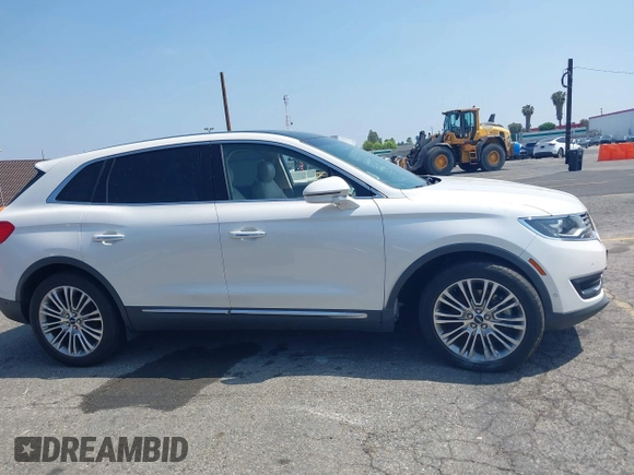 2017 Lincoln MKX Reserve z VIN 2LMPJ6LP2HBL49047, wystawiony jako IAAI lot #42151969 z przebiegiem 65 719 mil mil oraz . Historia ofert i sprzedaży dostępna na DreamBid. Obrazek 13.