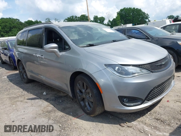 2018 Chrysler Pacifica Touring L with VIN 2C4RC1BG5JR165418, listed as a IAAI auction lot 42143241 with 157,768 mi miles and . Bid and sale history available at DreamBid. Image 1.