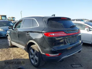 2017 Lincoln MKC Premiere z VIN 5LMCJ1C96HUL33651, wystawiony jako IAAI lot #41999911 z przebiegiem 114 723 mil mil oraz . Historia ofert i sprzedaży dostępna na DreamBid. Obrazek 14.