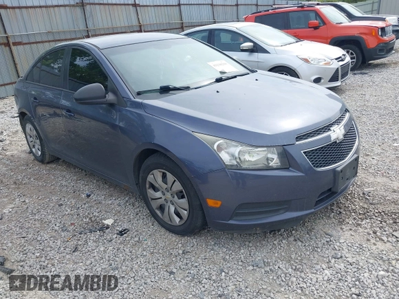 2014 Chevrolet Cruze LS z VIN 1G1PA5SH1E7425780, wystawiony jako IAAI lot #42238210 z przebiegiem 156 546 mil mil oraz . Historia ofert i sprzedaży dostępna na DreamBid. Obrazek 1.