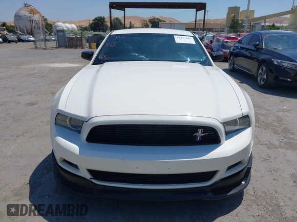 2013 Ford Mustang V6 z VIN 1ZVBP8AM4D5271864, wystawiony jako IAAI lot #42427887 z przebiegiem 149 530 mil mil oraz . Historia ofert i sprzedaży dostępna na DreamBid. Obrazek 12.