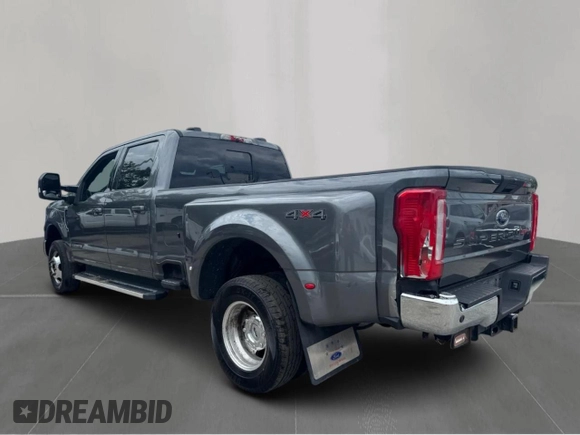 2022 Ford F-350 XL with VIN 1FT8W3DT8NEG01027, listed as a Copart auction lot 59551375 with 239,411 mi miles and Clean title. Bid and sale history available at DreamBid. Image 3.