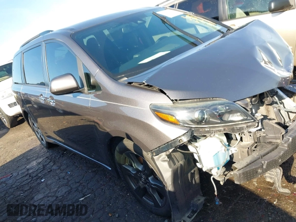 2020 Toyota Sienna SE with VIN 5TDXZ3DC8LS039639, listed as a IAAI auction lot 41107396 with 69,102 mi miles. Bid and sale history available at carsss.com. Image 1.