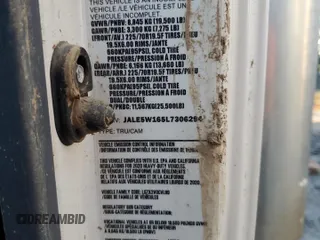 2020 Isuzu NRR IBT z VIN JALE5W165L7306294, wystawiony jako Copart lot #86615774 z przebiegiem Nie podano mil oraz Szkody całkowita. Historia ofert i sprzedaży dostępna na DreamBid. Obrazek 12.