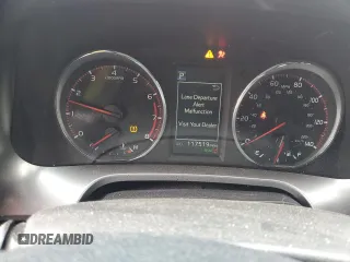 2017 Toyota RAV4 SE z VIN JTMNFREV7HJ130442, wystawiony jako Copart lot #62579955 z przebiegiem 117 519 mil mil oraz Szkoda całkowita • Salvage title. Historia ofert i sprzedaży dostępna na DreamBid. Obrazek 9.
