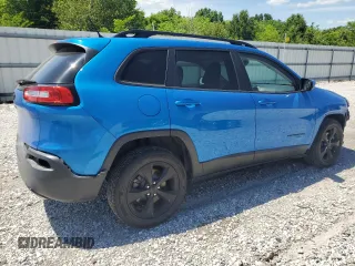2018 Jeep Cherokee Latitude z VIN 1C4PJLCX0JD551741, wystawiony jako Copart lot #55034085 z przebiegiem 80 248 mil mil oraz Szkoda całkowita • Salvage title. Historia ofert i sprzedaży dostępna na DreamBid. Obrazek 3.