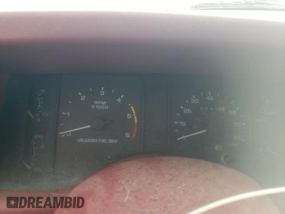 1993 Ford Mustang z VIN 1FACP44M1PF202775, wystawiony jako Copart lot #49049695 z przebiegiem 7 901 mil mil oraz Czysty tytuł • Clean title. Historia ofert i sprzedaży dostępna na DreamBid. Obrazek 9.