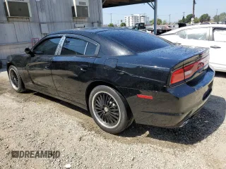 2013 Dodge Charger SE z VIN 2C3CDXBG6DH509939, wystawiony jako Copart lot #57851415 z przebiegiem 182 634 mil mil oraz Szkody całkowita. Historia ofert i sprzedaży dostępna na DreamBid. Obrazek 2.
