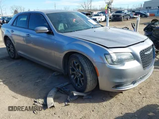 2016 Chrysler 300 S z VIN 2C3CCAGG3GH208901, wystawiony jako IAAI lot #41666640 z przebiegiem 101 018 mil mil oraz . Historia ofert i sprzedaży dostępna na DreamBid. Obrazek 1.