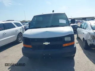 2015 Chevrolet Express Cargo z VIN 1GCWGFCFXF1184780, wystawiony jako IAAI lot #42180137 z przebiegiem 103 453 mil mil oraz . Historia ofert i sprzedaży dostępna na DreamBid. Obrazek 12.