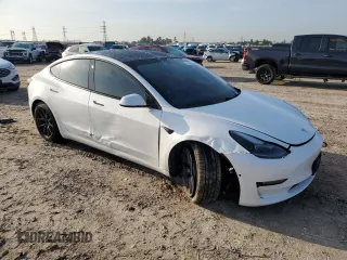 2021 Tesla Model 3 Long Range z VIN 5YJ3E1EB7MF044096, wystawiony jako Copart lot #56300355 z przebiegiem 87 677 mil mil oraz Szkoda całkowita • Salvage title. Historia ofert i sprzedaży dostępna na DreamBid. Obrazek 4.
