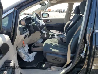 2019 Chrysler Pacifica Touring Plus z VIN 2C4RC1FG9KR698500, wystawiony jako Copart lot #51342515 z przebiegiem 85 707 mil mil oraz Szkoda całkowita • Salvage title. Historia ofert i sprzedaży dostępna na DreamBid. Obrazek 7.