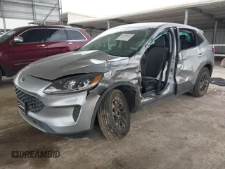 2022 Ford Escape SE z VIN 1FMCU0G62NUA25554, wystawiony jako IAAI lot #41900612 z przebiegiem 63 581 mil mil oraz . Historia ofert i sprzedaży dostępna na DreamBid. Obrazek 18.
