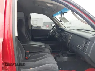 2001 Dodge Dakota Sport z VIN 1B7GG2AN91S110843, wystawiony jako IAAI lot #42316636 z przebiegiem 263 073 mil mil oraz . Historia ofert i sprzedaży dostępna na DreamBid. Obrazek 5.