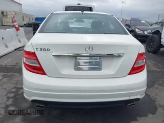 2011 Mercedes-Benz C 300 Sport с VIN WDDGF5EBXBR146530, выставлен на аукционе IAAI как лот 40389541 с пробегом 108 831 миль миль и . История ставок и продаж доступна на DreamBid. Изображение 16.
