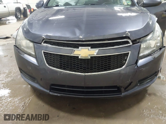 2014 Chevrolet Cruze 1LT z VIN 1G1PC5SB4E7175022, wystawiony jako IAAI lot #41563090 z przebiegiem 109 754 mil mil oraz . Historia ofert i sprzedaży dostępna na DreamBid. Obrazek 6.