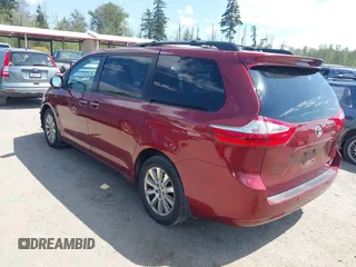2017 Toyota Sienna XLE z VIN 5TDDZ3DC8HS174064, wystawiony jako IAAI lot #42176251 z przebiegiem 193 220 mil mil oraz . Historia ofert i sprzedaży dostępna na DreamBid. Obrazek 3.