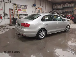 2012 Volkswagen Jetta Sedan SE w/Convenience & Sunroof PZEV with VIN 3VWBP7AJ0CM128368, listed as a IAAI auction lot 41239177 with 332,125 mi miles. Bid and sale history available at carsss.com. Image 4.