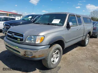 2000 Toyota Tundra SR5 with VIN 5TBBT4419YS001062, listed as a IAAI auction lot 42042889 with 190,000 mi miles. Bid and sale history available at carsss.com. Image 2.