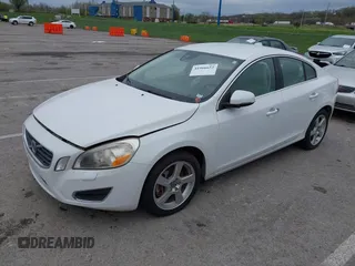 2013 Volvo S60 T5 Premier with VIN YV1612FS0D2207990, listed as a IAAI auction lot 41966652 with 101,335 mi miles. Bid and sale history available at carsss.com. Image 2.