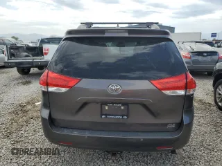2013 Toyota Sienna XLE z VIN 5TDDK3DC8DS069085, wystawiony jako Copart lot #62768235 z przebiegiem 140 242 mil mil oraz Szkoda całkowita • Salvage title. Historia ofert i sprzedaży dostępna na DreamBid. Obrazek 6.
