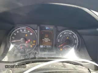 2023 Toyota Tacoma SR z VIN 3TMCZ5AN7PM594216, wystawiony jako Copart lot #55870755 z przebiegiem 60 548 mil mil oraz Szkoda całkowita • Salvage title. Historia ofert i sprzedaży dostępna na DreamBid. Obrazek 9.