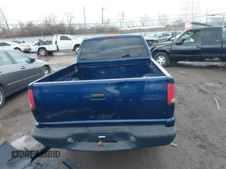 2000 Chevrolet S-10 LS with VIN 1GCCS19WXY8242120, listed as a IAAI auction lot 41675109 with 196,408 mi miles. Bid and sale history available at carsss.com. Image 16.