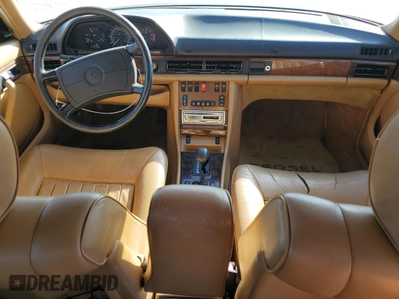 1986 Mercedes-Benz 560 with VIN WDBCA39D6GA238259, listed as a Copart auction lot 89204495 with 106,746 mi miles and Salvage Title. Bid and sale history available at DreamBid. Image 8.