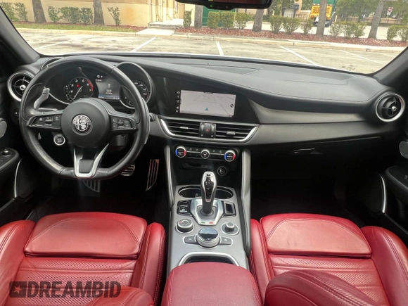 2022 Alfa Romeo Giulia Veloce z VIN ZARFANBN3N7653990, wystawiony jako Copart lot #47419695 z przebiegiem 35 225 mil mil oraz Tytuł czysty. Historia ofert i sprzedaży dostępna na DreamBid. Obrazek 9.