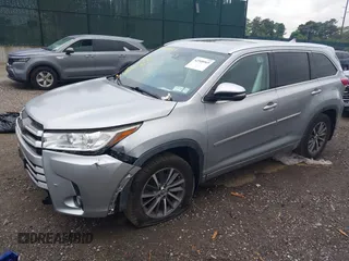2018 Toyota Highlander SE z VIN 5TDJZRFH6JS545680, wystawiony jako IAAI lot #42548969 z przebiegiem 43 622 mil mil oraz . Historia ofert i sprzedaży dostępna na DreamBid. Obrazek 18.