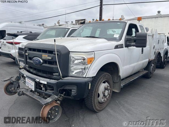 2015 Ford F-250 XLT z VIN 1FT7X2B67FEC58681, wystawiony jako IAAI lot #42845479 z przebiegiem 35 111 mil mil oraz . Historia ofert i sprzedaży dostępna na DreamBid. Obrazek 3.