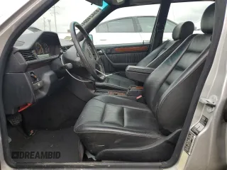 1995 Mercedes-Benz E Class with VIN WDBEA32EXSC211428, listed as a Copart auction lot 85424004 with 95,411 mi miles and Clean Title. Bid and sale history available at carsss.com. Image 7.