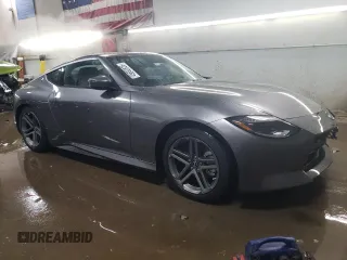 2024 Nissan Z Sport с VIN JN1BZ4AH2RM363287, выставлен на аукционе Copart как лот 45652825 с пробегом 8 737 миль миль и Списание • Salvage title. История ставок и продаж доступна на DreamBid. Изображение 4.