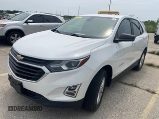2020 Chevrolet Equinox LS z VIN 2GNAX5EV7L6256494, wystawiony jako IAAI lot #42575792 z przebiegiem 23 809 mil mil oraz . Historia ofert i sprzedaży dostępna na DreamBid. Obrazek 1.