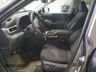 2022 Toyota Highlander LE z VIN 5TDBZRBH8NS596792, wystawiony jako Copart lot #56416845 z przebiegiem 40 761 mil mil oraz Szkoda całkowita • Salvage title. Historia ofert i sprzedaży dostępna na DreamBid. Obrazek 7.