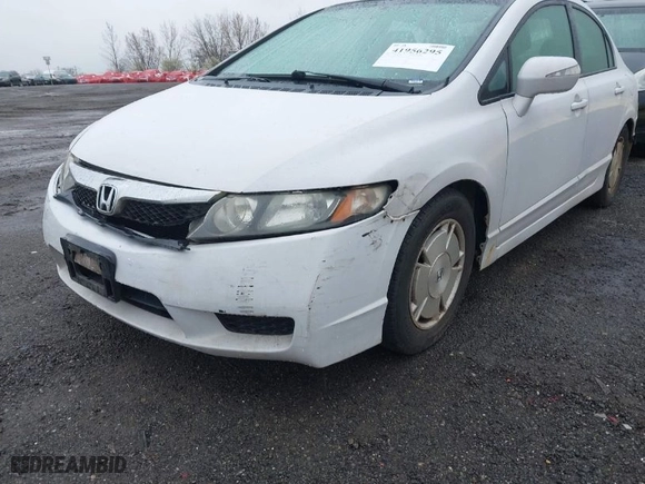 2010 Honda Civic Hybrid with VIN JHMFA3F23AS005117, listed as a IAAI auction lot 41956295 with 211,151 mi miles. Bid and sale history available at carsss.com. Image 6.