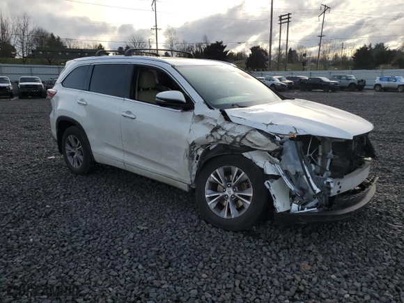 2014 Toyota Highlander XLE with VIN 5TDJKRFH2ES058289, listed as a Copart auction lot 46473015 with 105,169 mi miles and Salvage Title. Bid and sale history available at carsss.com. Image 4.