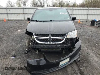 2019 Dodge Grand Caravan SXT with VIN 2C4RDGCG4KR580424, listed as a Copart auction lot 52715245 with 130,696 mi miles and Salvage Title. Bid and sale history available at DreamBid. Image 5.