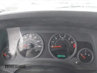 2007 Jeep Patriot Sport z VIN 1J8FF28W77D396064, wystawiony jako IAAI lot #42247274 z przebiegiem 128 455 mil mil oraz . Historia ofert i sprzedaży dostępna na DreamBid. Obrazek 7.