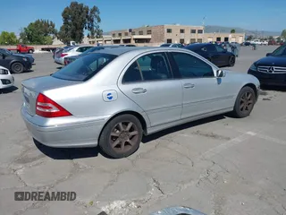 2007 Mercedes-Benz C 280 Luxury z VIN WDBRF54H17A940538, wystawiony jako IAAI lot #42236100 z przebiegiem 147 781 mil mil oraz . Historia ofert i sprzedaży dostępna na DreamBid. Obrazek 4.