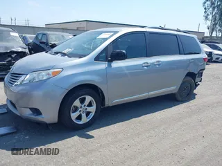 2017 Toyota Sienna LE Auto Access Seat z VIN 5TDKZ3DC9HS841120, wystawiony jako IAAI lot #42755500 z przebiegiem 65 952 mil mil oraz . Historia ofert i sprzedaży dostępna na DreamBid. Obrazek 2.
