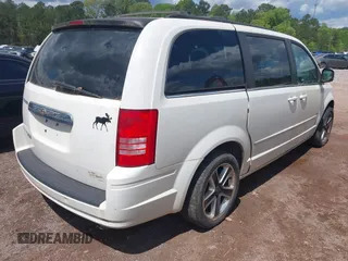 2008 Chrysler Town & Country Touring with VIN 2A8HR54P68R844616, listed as a IAAI auction lot 42020454 with 1 mi miles. Bid and sale history available at carsss.com. Image 4.