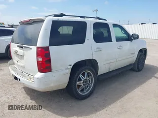 2008 Chevrolet Tahoe LTZ with VIN 1GNFC13J28R231248, listed as a IAAI auction lot 42781401 with 282,759 mi miles and . Bid and sale history available at DreamBid. Image 4.