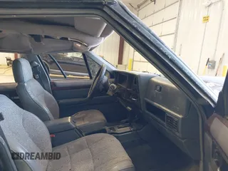 1996 Jeep Cherokee Country with VIN 1J4FJ78S6TL131226, listed as a IAAI auction lot 42367508 with 207,615 mi miles and . Bid and sale history available at DreamBid. Image 5.