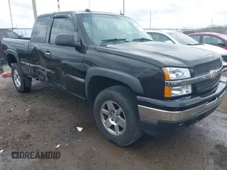 2005 Chevrolet Silverado 1500 Z71 with VIN 1GCEK19B85E146201, listed as a IAAI auction lot 41934412 with 175,240 mi miles. Bid and sale history available at carsss.com. Image 1.