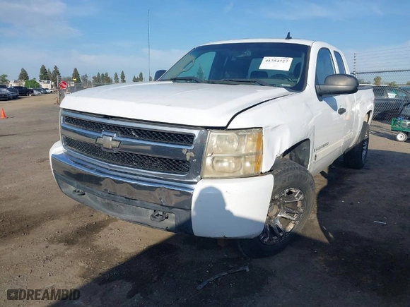 2008 Chevrolet Silverado 1500 LT w/1LT with VIN 2GCEK19J381123017, listed as a IAAI auction lot 41754727 with 172,530 mi miles. Bid and sale history available at carsss.com. Image 2.
