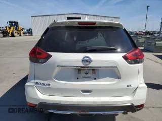 2017 Nissan Rogue SL z VIN 5N1AT2MT9HC848475, wystawiony jako Copart lot #57272765 z przebiegiem 81 296 mil mil oraz Szkoda całkowita • Salvage title. Historia ofert i sprzedaży dostępna na DreamBid. Obrazek 6.